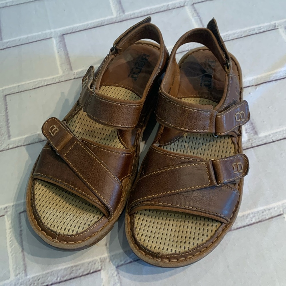Born sandals